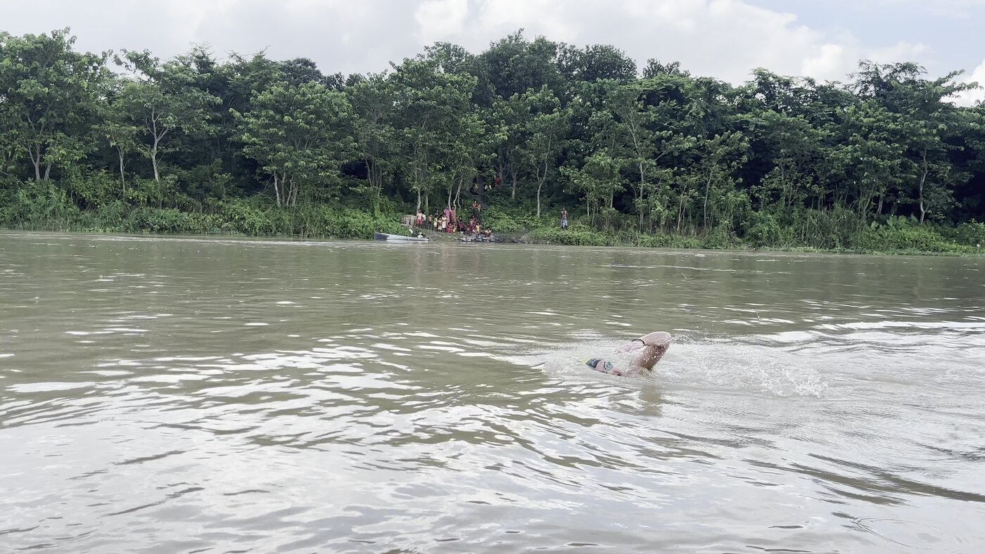 Kamya approaching the shore after the 81 KM swim
